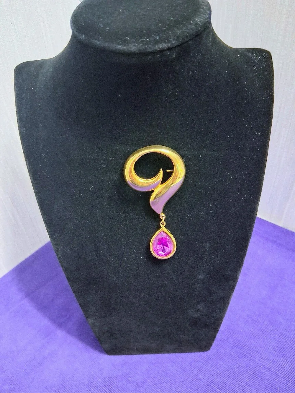 Vintage Brooch Question Mark Gold Tone With Purple Pink Crystal Whimsical
